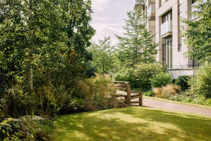 Lillie Square bench